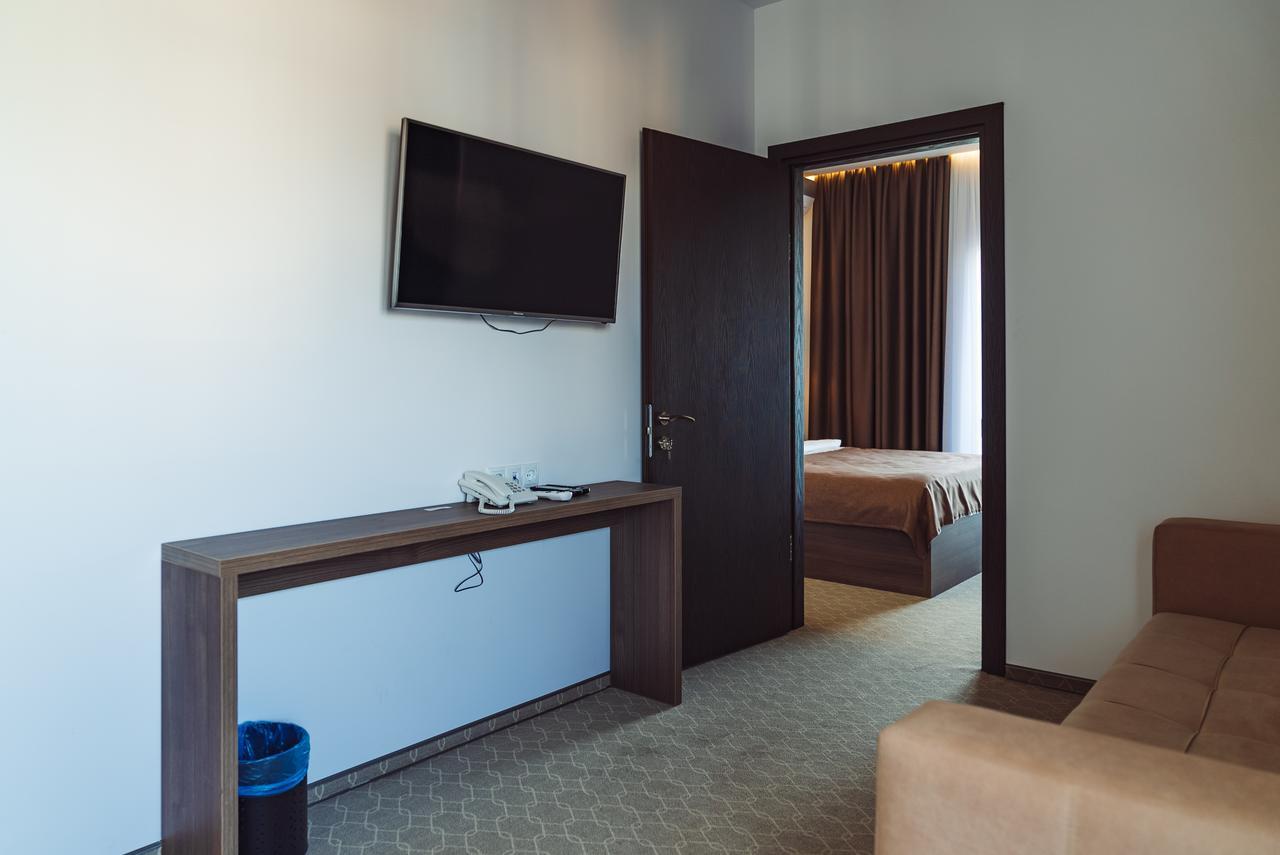 Sky Inn Batumi Esterno foto